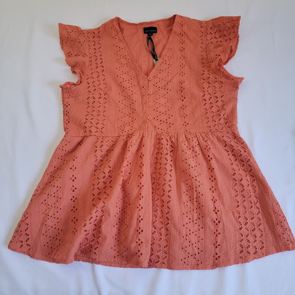 Coco + Carmen Eyelet Button Front Top Flutter Sleeve‎ Coral S/M